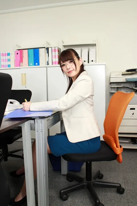 The Captivating Swimsuit With A Front Zipper VR. Haruka Namiki. Things Suddenly Change When You Put On A Pair Of Magical Glasses!! Suddenly A Beautiful Girl In A Swimsuit And Boots Appear Before You! gallery