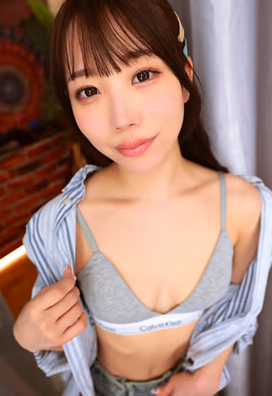 VR] Erika Ozaki, a beautiful shopkeeper who catches customers with a video of her changing clothes at I-STA, shows her erect penis to customers in close proximity with a spot bra, and when she shows it to them, they go wild and secretly give her a blowjob in the fitting room, stifling her voice and giving her a silent Nakadashi. gallery