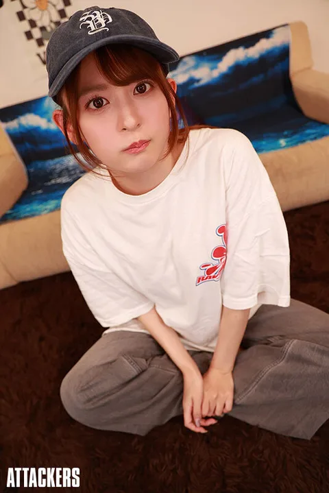 8KVR - Hikari Azusa - The girl who was asked to be a sex partner by her boyish childhood friend who had become an adult before she knew it. gallery