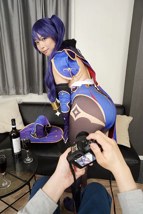 Off-Line Sex with Beautiful Big-Breasted Layer at a Hotel after an Event! A beautiful girl who seduces you with her erotic cosmetics and a series of Nakadashi sex like in a doujinshi! Miku Nakamaru gallery