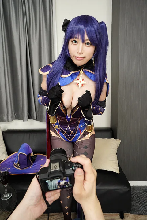 Off-Line Sex with Beautiful Big-Breasted Layer at a Hotel after an Event! A beautiful girl who seduces you with her erotic cosmetics and a series of Nakadashi sex like in a doujinshi! Miku Nakamaru gallery