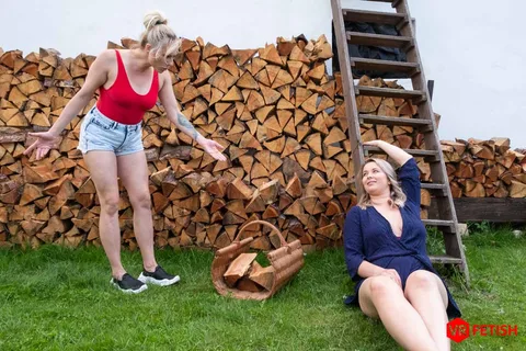 CVF 251 - Pissing Pussies gallery