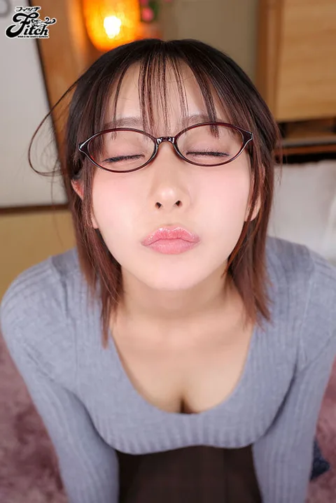 My childhood friend Yui Hina, a modest big-breasted lascivious woman who plays with me with her intellectual lewdness. gallery