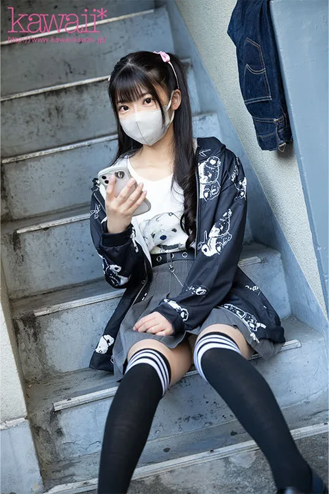 Masked Girl Miichan - Sweet and delicate voice, swollen breasts, lorikeet appearance... Runaway Musume with no place to stay - Approved for AV performance gallery