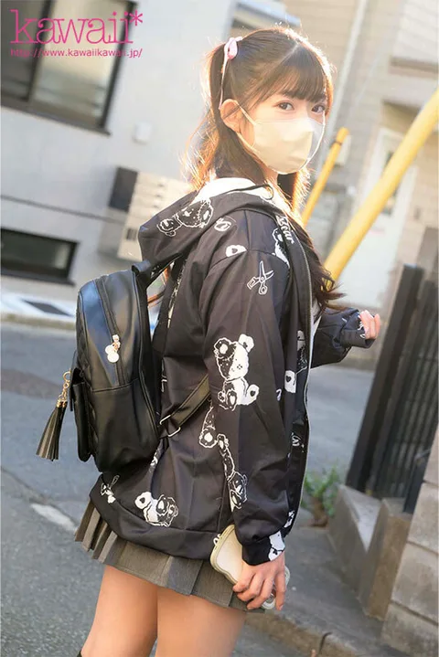 Masked Girl Miichan - Sweet and delicate voice, swollen breasts, lorikeet appearance... Runaway Musume with no place to stay - Approved for AV performance gallery