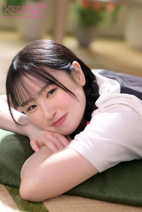 She looks so naive and loves sex so much! On holidays, my girlfriend is a sex monster, Shizuku Kawakami, who won't let me go unless I have sex inside her! gallery