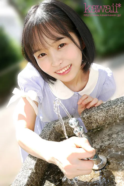 VR: "Will you mess me up?" Natsu Hinata desires a radical, insidious, and catastrophic world far removed from everyday life. gallery