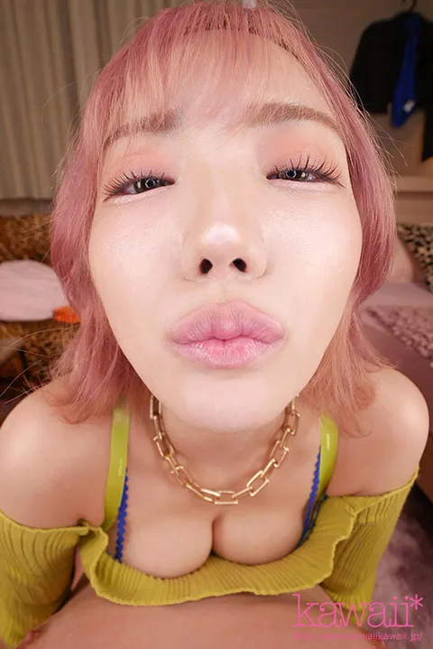 "So, do you want to have a drink at home? I was asked to work overtime and lost the last train to the room of a junior gal at my part-time job... I was so caught up in the atmosphere that I was lasciviously lascivious until morning came. gallery