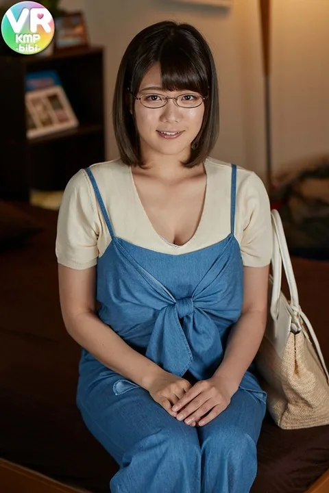 A Secretly Horny Plain Jane Big Tits Girl In Glasses Sachiko gallery