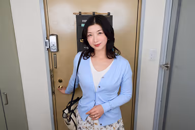【VR】いつまで経っても子供が出来ない僕等夫婦を見かねて妻のお義母さんが手取り足取り中出し妊活指導 加藤ツバキ gallery