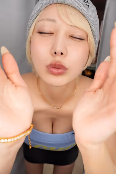 [VR] The Shop Clerk with Perky Breasts. While I was on a date, I just couldn’t resist this slutty clerk who pressed her huge breasts against me and tried to have sex with me in the fitting room… Mizuki Yayoi gallery