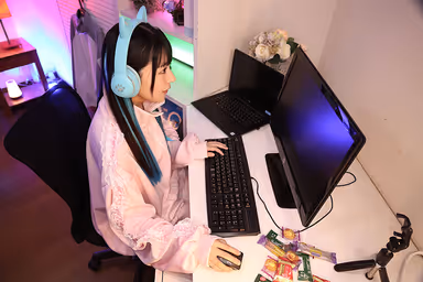 VR] Guchapako: A Female Distributor with Up to 50 Ties Wants to Get Rid of Her Game, So She Goes to an Old Man's House and Gives Him Aphrodisiacs, Gokkun, Urination, and Raw Nakadashi! gallery