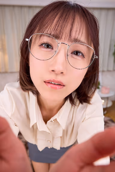 VR] I fell in love with her only by a surprise kiss from a senior who is one of the most modest people in the company, and I wanted her lips again and again, and I hugged her in the morning. gallery