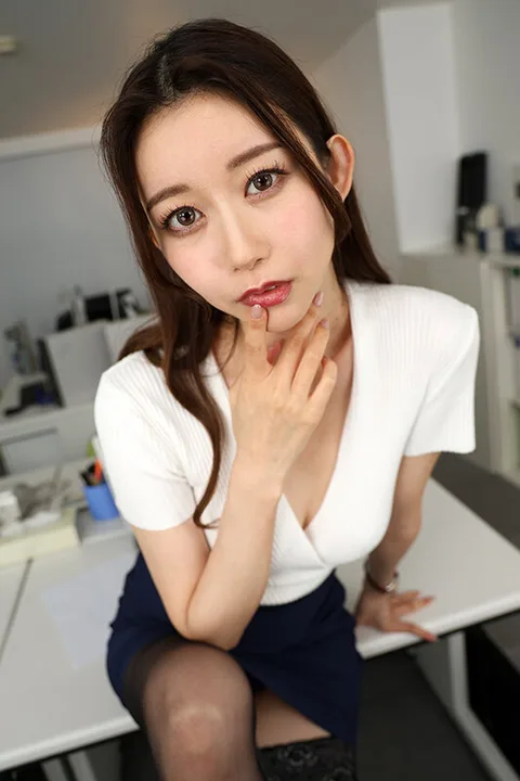 My boss at work is a nice woman with beautiful legs. The night she seduces me with her beautiful legs and makes me ejaculate roughly. Sumire Kurokawa gallery