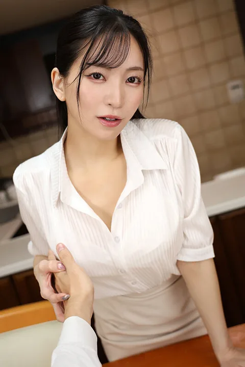 Beautiful and Big-Breasted Mother-in-Law is Very Overprotective, Worried about Me Being a Virgin and Using Her Breasts to the Full and Giving All the Positive Mom Papers to Me Mayu Suzuki, Night Routine Only When Father Works at Night gallery
