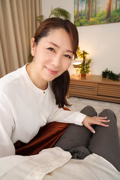 VR] My Wife's Mother-in-Law, Who Can't Have Children No Matter How Long She's With Me, Gives Us a Hand-Off and Nakadashi Pregnancy Teaching - Chisato Shoda gallery