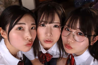 VR] Once-in-a-Lifetime Popularity Arrives! During a school trip, a battle for Boku with three groping girlfriends who are required to perform courtship Nakadashi from arrival to midnight! gallery