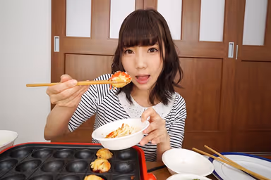 [VR] Let's Have a Takoyaki Party!! Fill Her Up with Takoyaki and Love with Plenty of SEX! Miu Akemi gallery
