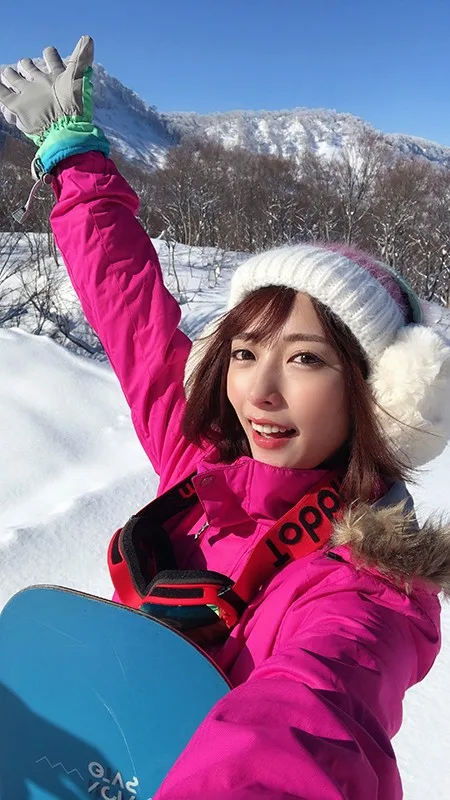 VR - Go Snowboarding With Miku - Miku Abeno gallery