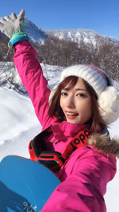 VR - Go Snowboarding With Miku - Miku Abeno gallery