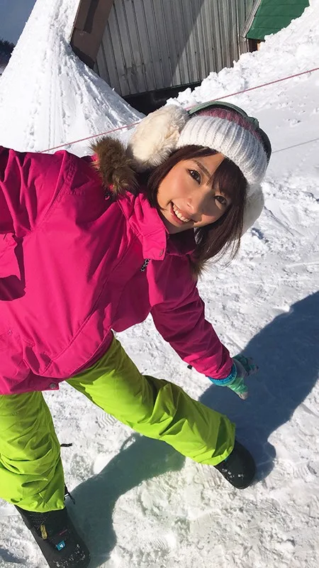 VR - Go Snowboarding With Miku - Miku Abeno gallery