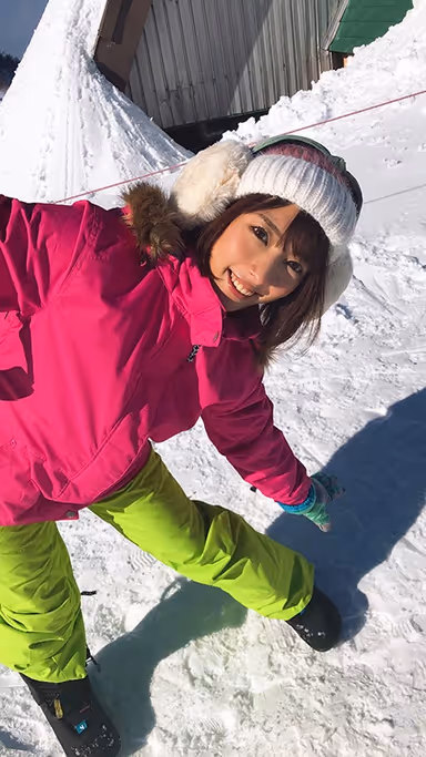 VR - Go Snowboarding With Miku - Miku Abeno gallery