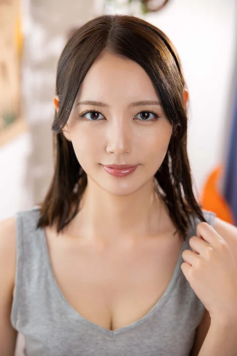 This is 8K! Brainwashing sexual intercourse while gazing at the beautiful face and wet hair of the neighbor's sister, Kana Misaki! gallery