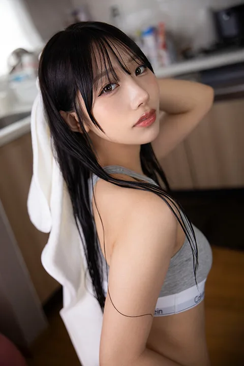 Erika Ozaki - Lips, Ass, Wet Hair and 'Erotic Approval-Seeking Girlfriend' Living Together gallery