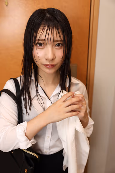 VR] This is 8K! In the blackout... Wet-haired and bruised new graduate is fucked and sexually liberated piston Hinako Matsui gallery