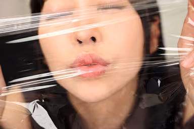 VR] Underground Idol Hinako Mori, Who is Prohibited from Romance, Swamped in Loving Sex by the Delivery Service Operated by Her Agency gallery