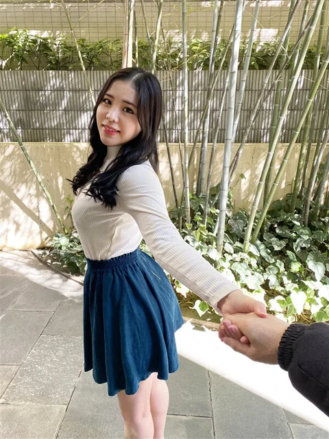 「あなたより極エロなヤリマン紹介してくれませんか？」セフレの友達はエロいのか！ぷりぷりデカ美尻＆曲線美クビレの肉食系ビッチにチャイナコスを着せて口内射精・顔射・中出し2発 れい gallery