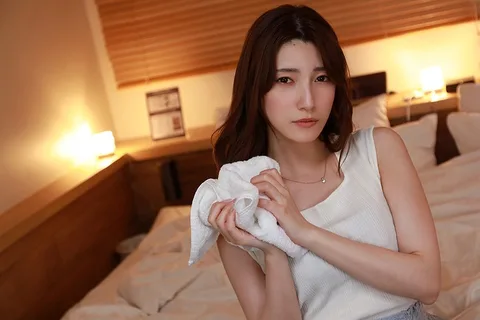 On The Day The Typhoon Hit, I Was Stuck With My Boss During A Business Trip At A Love Hotel Kana-san gallery