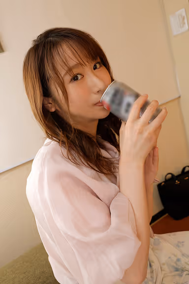 VR] "What Happens to Senpai When He's Drunk?" After the company's drinking party, I was supposed to drink again at the house of a junior office worker... My body was seduced by the innocent junior office worker who was so cute and adorable and close to me... Nanami gallery