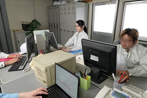 A sober and serious junior employee in a work uniform for many years is a convenient woman who handles my sexual desires because I don't have sex with her. gallery