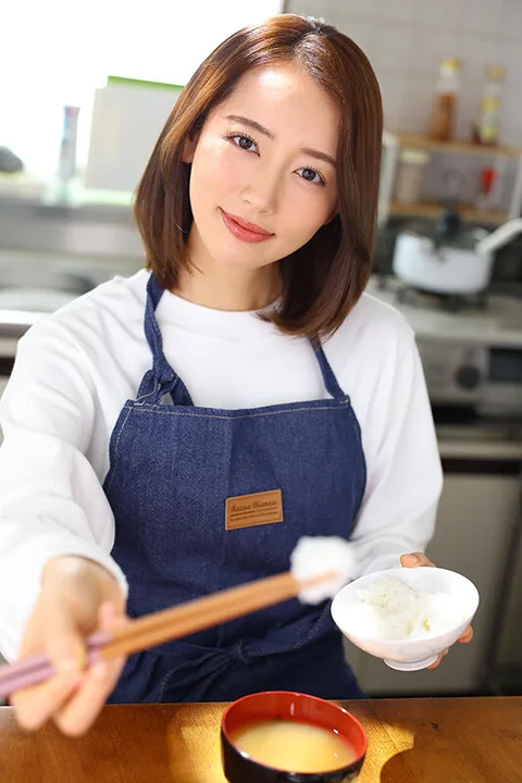 A pre-menopausal married woman living in the same apartment is impregnated by repeatedly pouring young sperm into her. Misaki, a mother of one child. gallery