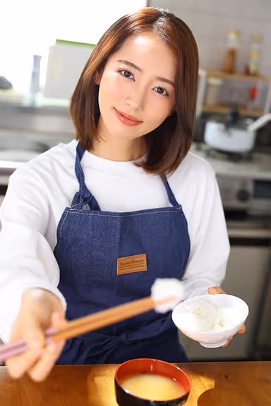 VR] [8K VR] A pre-menopausal married woman living in the same apartment is impregnated by repeatedly pouring young sperm into her. Misaki, a mother of one child. gallery
