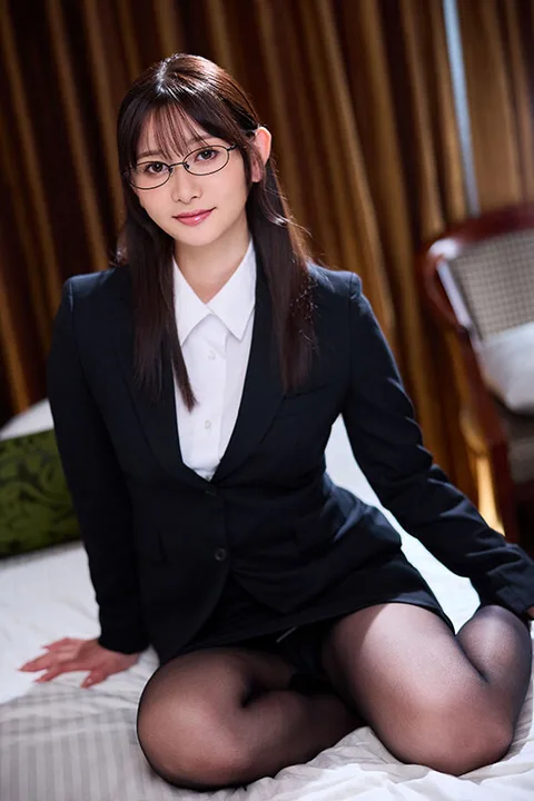 I'm sorry, I didn't get a room" - New graduate who can't do her job and hotel room together. The shower room was made of transparent glass. I was so excited to see her in the shower that I... Shizugawa gallery