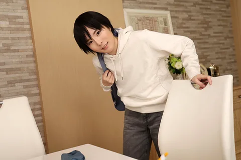 The secret of the kind and handsome guy who always befriends me, who doesn't fit in at the university and is always alone. gallery