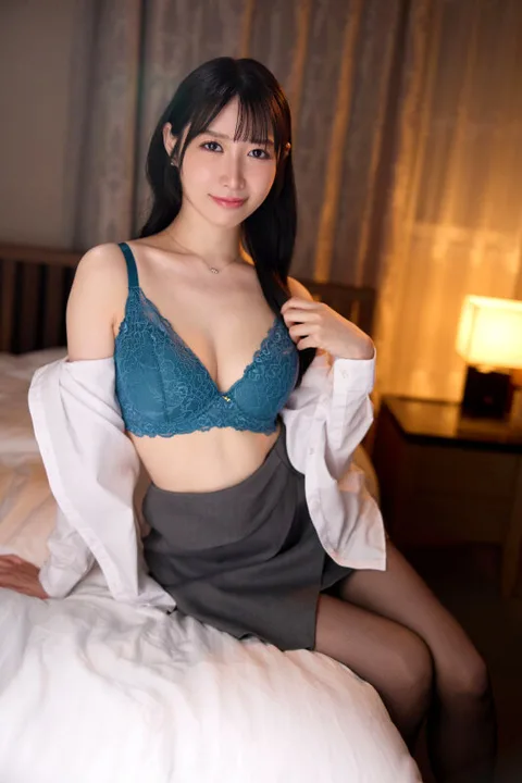 Rio Asaoki, a senior who kneads my 3cm neck and seduces me for a Nakadashi (Nakadashi Nakadashi is a Japanese word for "Nakadashi"). gallery