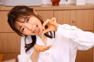 【VR】【8K】チュウギュウちゅぱちゅぱペロペロホールド ベロキス魔の先輩にトロットロ唾液が滴る舌で密着溺愛されたボク 善場まみ gallery
