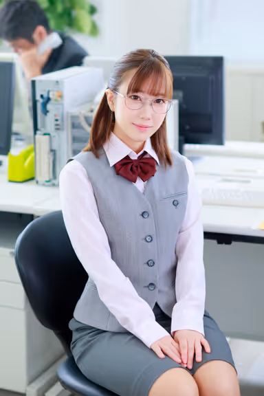 [VR] [8K] [This Woman Lets You Use Her Mouth as Much as You Want] She’ll Give You a Flirty Blowjob with a Smile Whenever She Gets the Chance—Yuki, 24, from the Accounting Department gallery