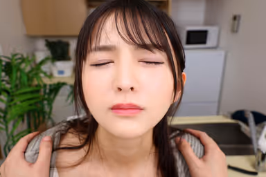 【VR】【8K】見えそうで見えない、少し見える。隣の人妻いつきさんの無自覚浮きブラ誘惑 幸村泉希 gallery