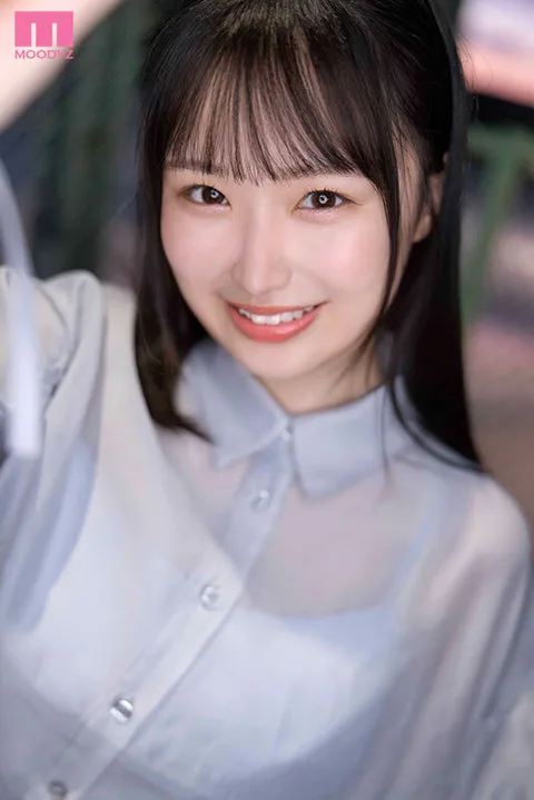 Dazzling smile like the sun, white and soft skin, H-cup tits that sway with energy, very sensitive and squirting body. gallery