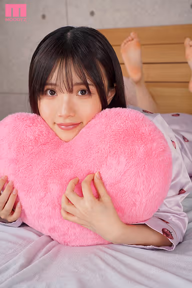VR] Sleep with Momoka - First time to live together with a beautiful and transparent girl from a special angle for snuggling (first time) and a nighttime angle - Momoka Izumi's first VR! gallery