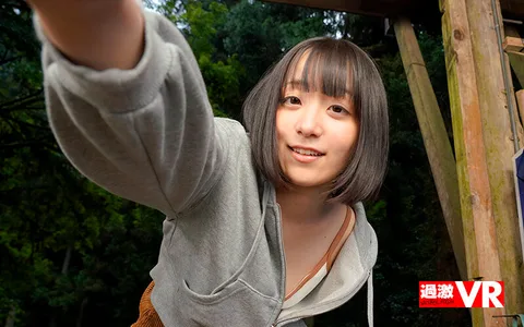 I was so absorbed in a discarded erotic book... I looked up and saw a woman whose underwear was completely exposed. I was so surprised that I couldn't move. gallery