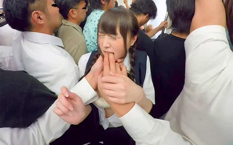 M******d and Covered in Cum on the Train VR gallery