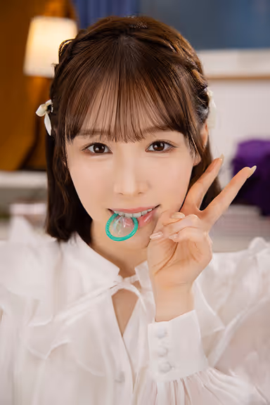 KMP VR's new standard, face-specific! Three uncut works that allow you to enjoy beautiful facial expressions in a wide variety of situations! Amiri Saito, Momo Shiraishi, Aoi Kururugi gallery