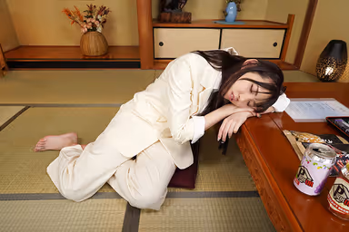 VR] Sharing a Room with a Big-Breasted Boss at a Ryokan on a Business Trip! She is a big-breasted woman and she is a big-breasted woman! Ritsu Nagasawa [8K gallery