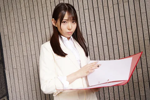 Sharing a Room with a Big-Breasted Boss at a Ryokan on a Business Trip! She is a big-breasted woman and she is a big-breasted woman! Ritsu Nagasawa [8K gallery