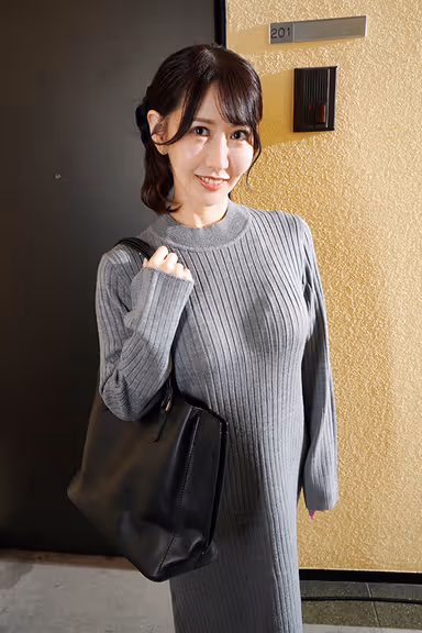 【VR】エステに行ったら隣の奥さんが担当セラピスト！乳首を服上から責めたら感じまくり「ちんぽ先だけ貸して」とか言って奥まで生挿入！ 若菜れいか 【8K】 gallery